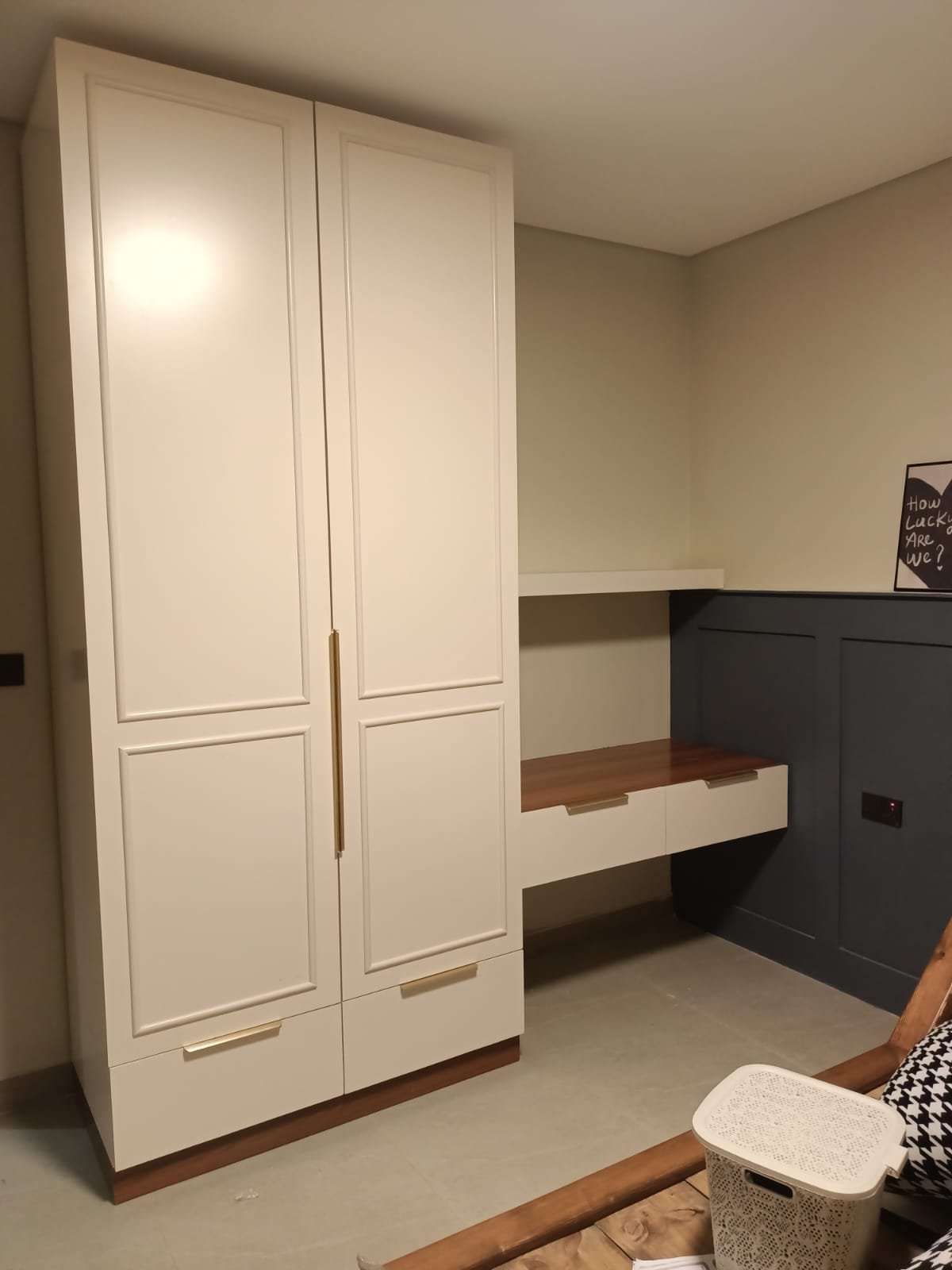 تفاصيل تشطيب الدولاب